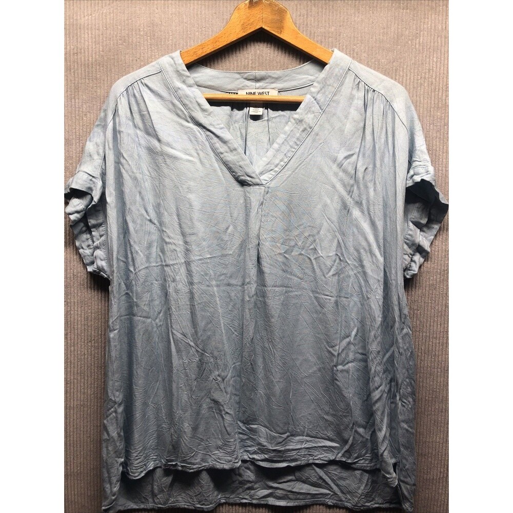 Nine West Top Size Large Light Blue Chambray Short Sleeves V Neck